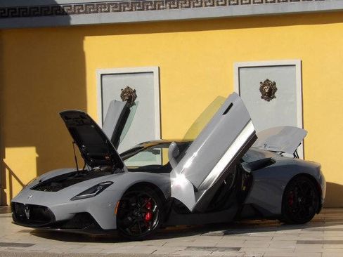 Used 2023 Maserati MC20 Spyder image 2