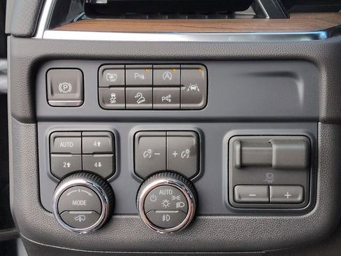 New 2026 Chevrolet Suburban High Country image 16