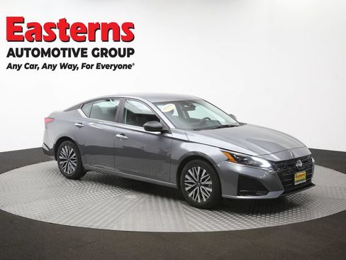 Used 2025 Nissan Altima 2.5 SV FWD image 48