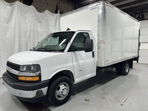 Used 2022 Chevrolet Express 3500 Work Van w/ Power Convenience Package image 3