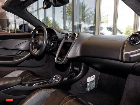 Used 2019 McLaren 570S Spider RWD image 12