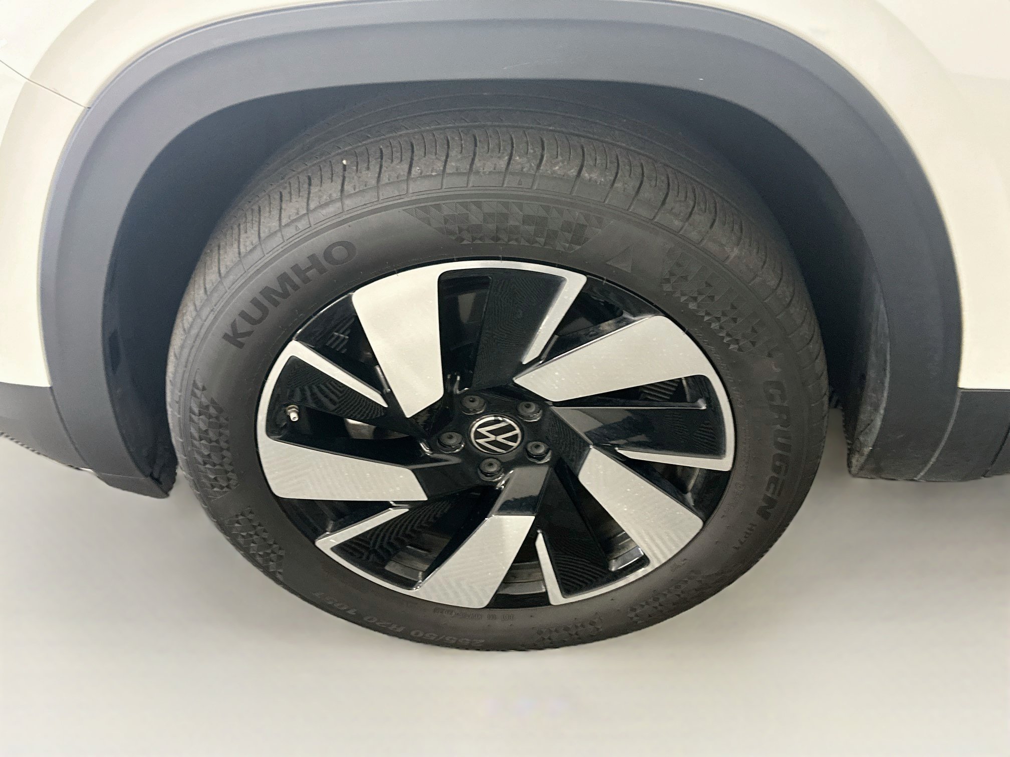 Used 2025 Volkswagen Atlas Cross Sport SEL AWD/4WD image 11