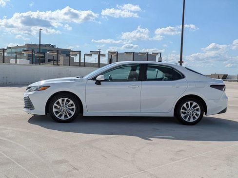 Used 2023 Toyota Camry LE image 4