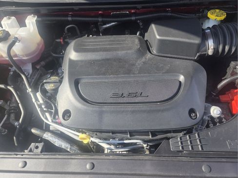 Used 2024 Chrysler Pacifica Limited w/ Uconnect Theater Family Group image 64