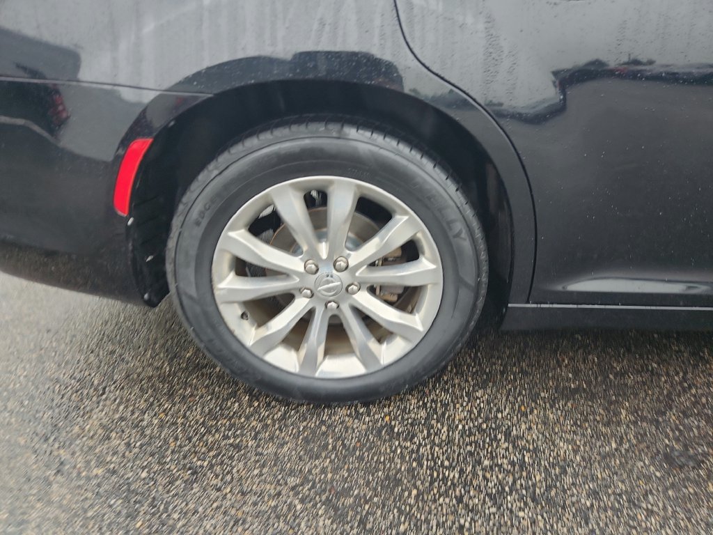 Used 2019 Chrysler 300 Touring L w/ Quick Order Package 22F AWD/4WD image 31