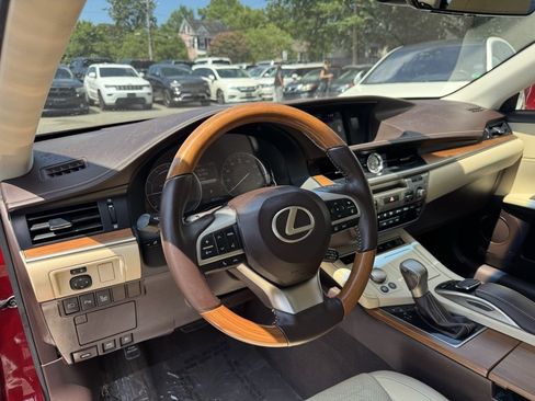 Used 2016 Lexus ES 300h image 8