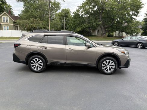 Used 2021 Subaru Outback Premium AWD/4WD image 6