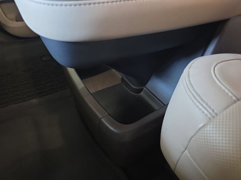 Used 2024 Lincoln Navigator L Reserve image 36