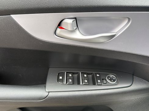 Used 2024 Kia Forte LXS FWD image 13