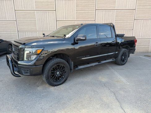 Used 2018 Nissan Titan SV w/ SV Convenience Package AWD/4WD image 1