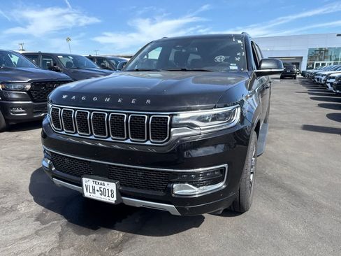 Used 2024 Jeep Wagoneer L Series II w/ Flexible Seating Group RWD image 4