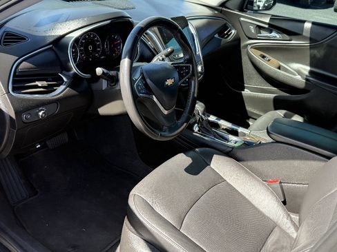 Used 2022 Chevrolet Malibu Premier FWD image 11