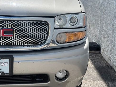 Used 2004 GMC Yukon XL Denali AWD/4WD image 7