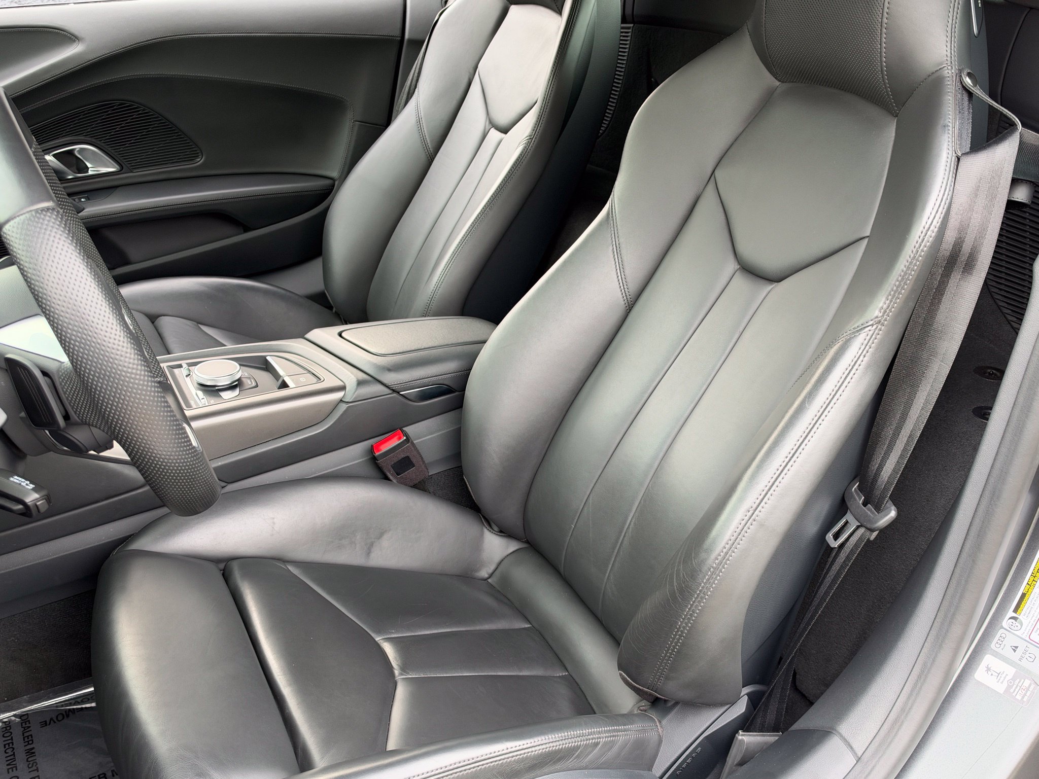 Used 2018 Audi R8 V10 w/ Premium Package RWD image 4