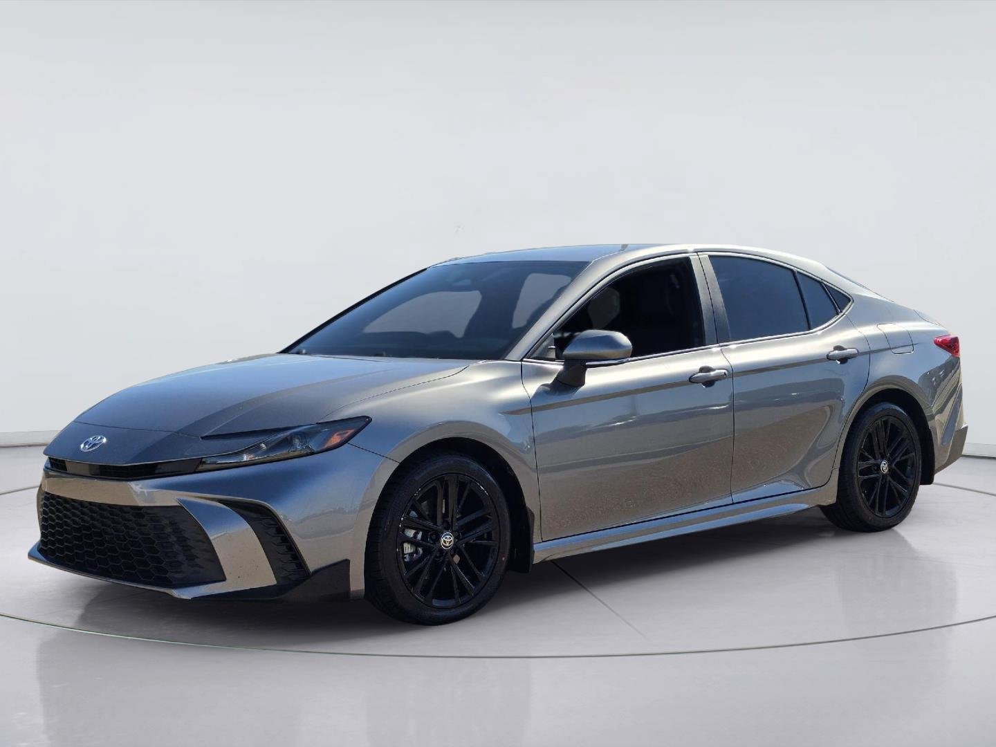 Used 2025 Toyota Camry SE FWD image 1