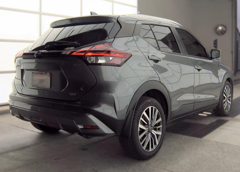 Used 2023 Nissan Kicks SV w/ Interior Electronics Package FWD image 5