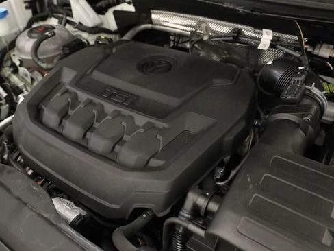 Used 2022 Volkswagen Tiguan SE R-Line image 11