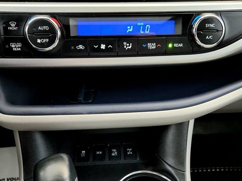 Used 2019 Toyota Highlander XLE w/ Protection Package #3 AWD/4WD image 32