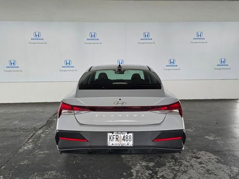 Used 2024 Hyundai Elantra SE image 5
