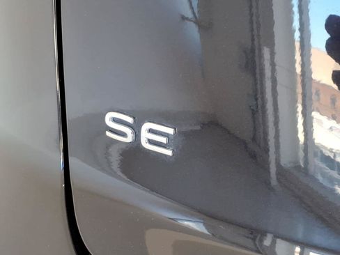 Certified 2024 Volkswagen Atlas Cross Sport SE FWD image 18