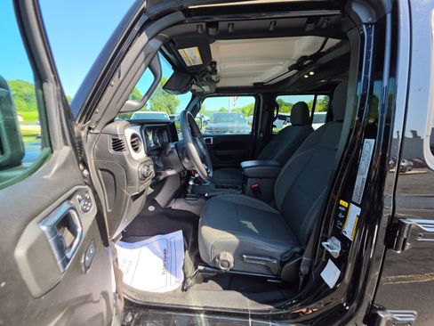 Used 2025 Jeep Wrangler Unlimited Sport AWD/4WD image 28