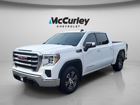 Used 2022 GMC Sierra 1500 SLE w/ X31 Off-Road Package AWD/4WD image 3