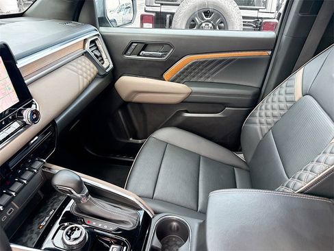 Used 2023 GMC Canyon Denali image 26