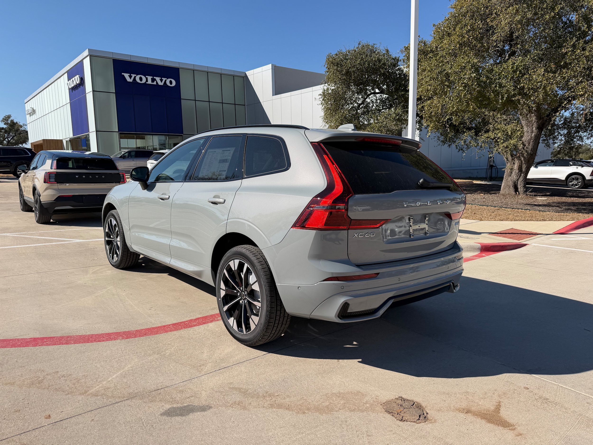 New 2026 Volvo XC60 B5 Plus w/ Protection Package Premier AWD/4WD image 4