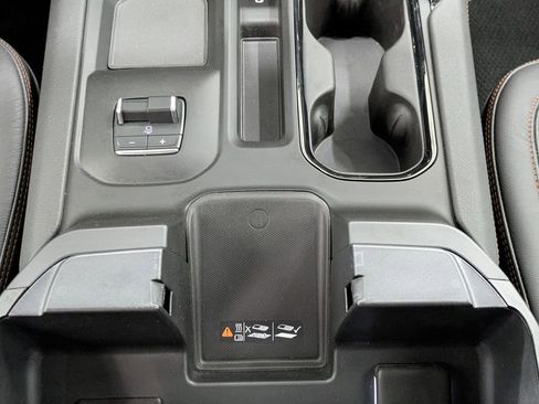 Used 2024 GMC Sierra 2500 AT4 w/ AT4 Premium Plus Package AWD/4WD image 9