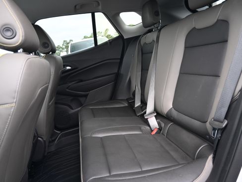 Used 2025 Chevrolet Trax ACTIV w/ Sunroof Package FWD image 31