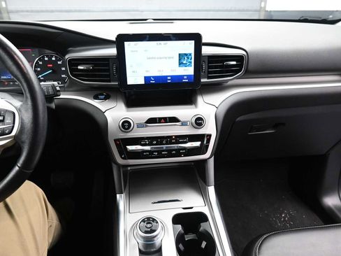 Used 2023 Ford Explorer XLT w/ Equipment Group 202A image 12