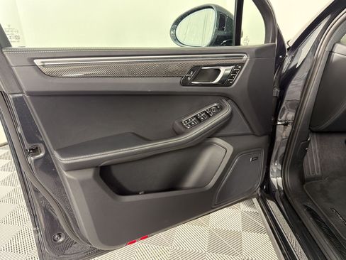 Certified 2025 Porsche Macan GTS AWD/4WD image 28
