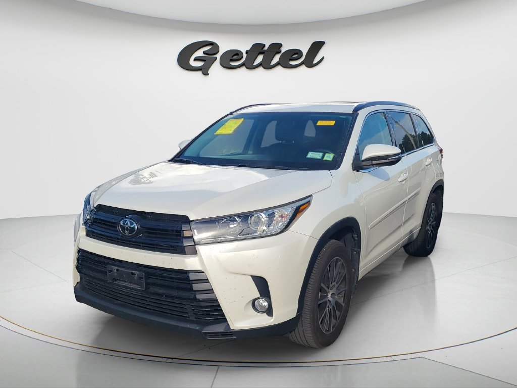 Used 2018 Toyota Highlander SE AWD/4WD image 1