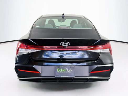 Used 2025 Hyundai Elantra SEL FWD image 7