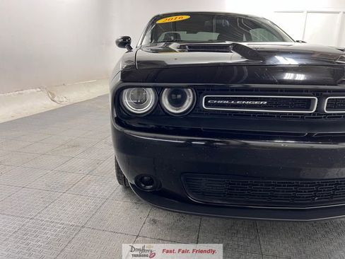 Used 2016 Dodge Challenger SXT image 10
