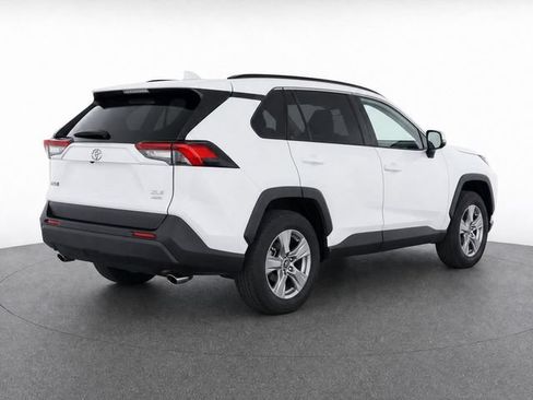Used 2025 Toyota RAV4 XLE AWD/4WD image 4