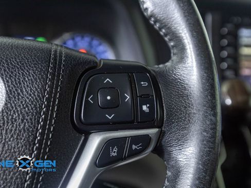 Used 2019 Toyota Sienna XLE w/ XLE Navigation Package image 15