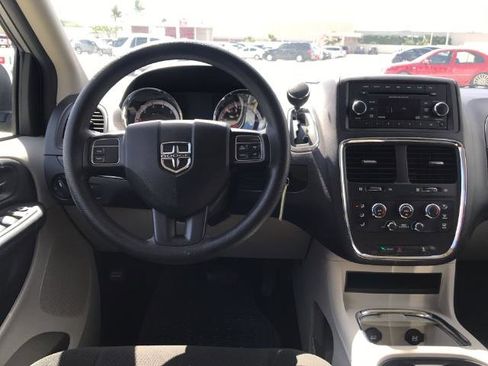 Used 2016 Dodge Grand Caravan SXT image 10