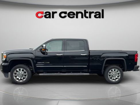 Used 2019 GMC Sierra 2500 Denali AWD/4WD image 2