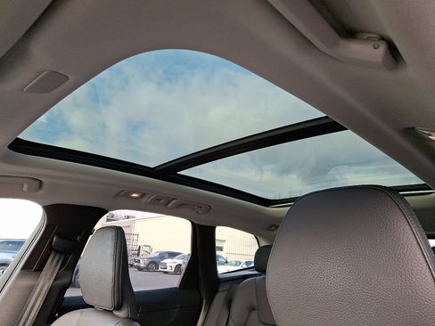 Used 2025 Volvo XC60 B5 Plus image 14