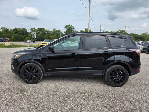 Used 2017 Ford Escape SE w/ Equipment Group 201A FWD image 1