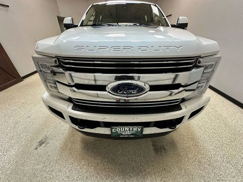 Used 2018 Ford F250 Lariat image 2