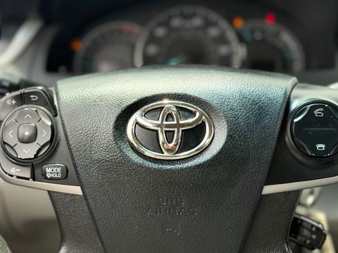 Used 2012 Toyota Camry LE FWD image 35