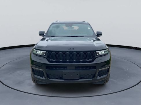 Used 2025 Jeep Grand Cherokee L Limited w/ Black Appearance Package AWD/4WD image 3