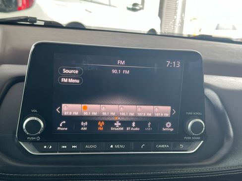 Used 2023 Nissan Rogue S AWD/4WD image 30