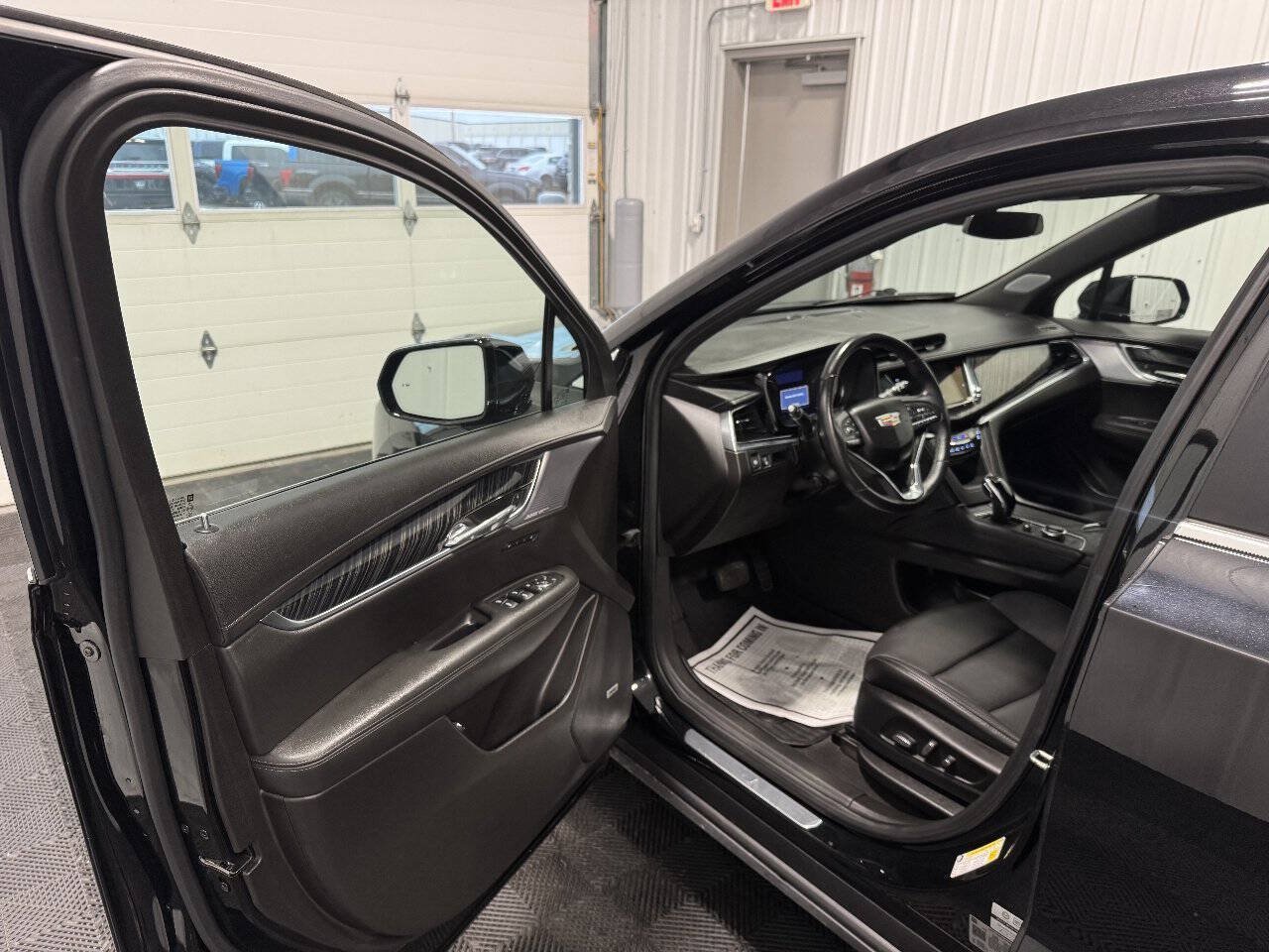 Used 2023 Cadillac XT6 Premium Luxury AWD/4WD image 5