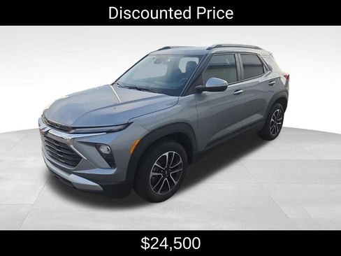 Used 2024 Chevrolet TrailBlazer LT w/ Convenience Package AWD/4WD image 3
