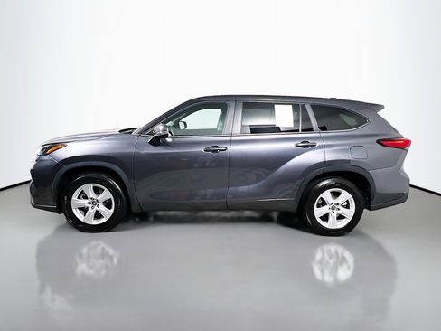 Used 2023 Toyota Highlander LE image 9