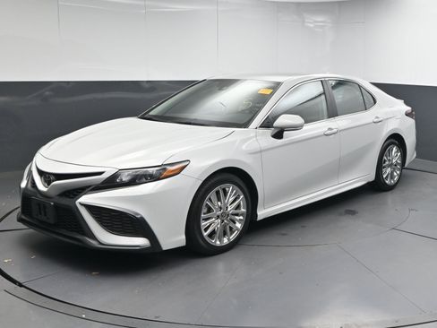 Certified 2023 Toyota Camry SE image 4