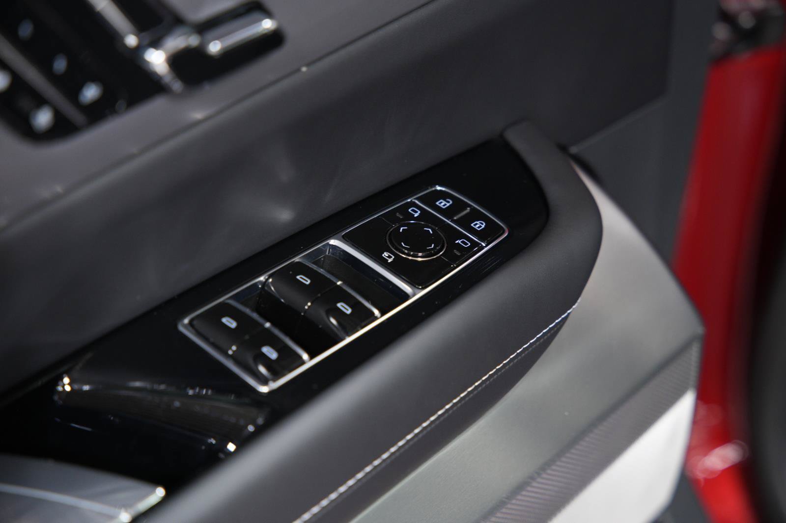 Used 2026 Cadillac Vistiq Platinum w/ LPO, Floor Liner Package AWD/4WD image 40